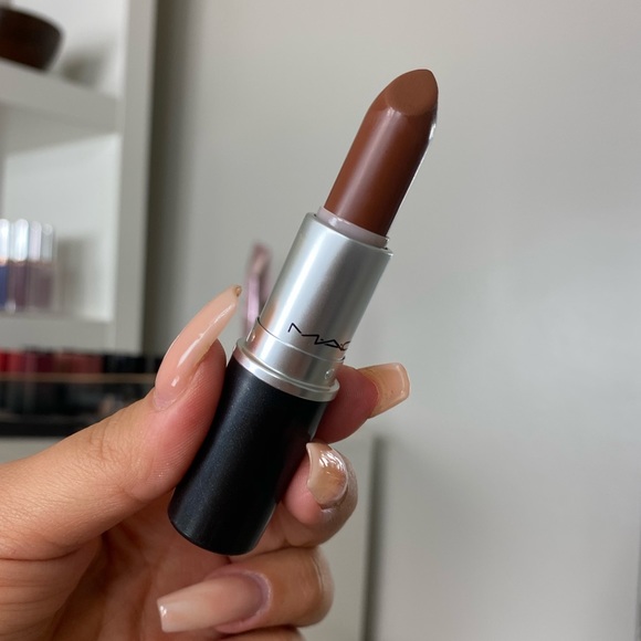 mac lipstick derriere